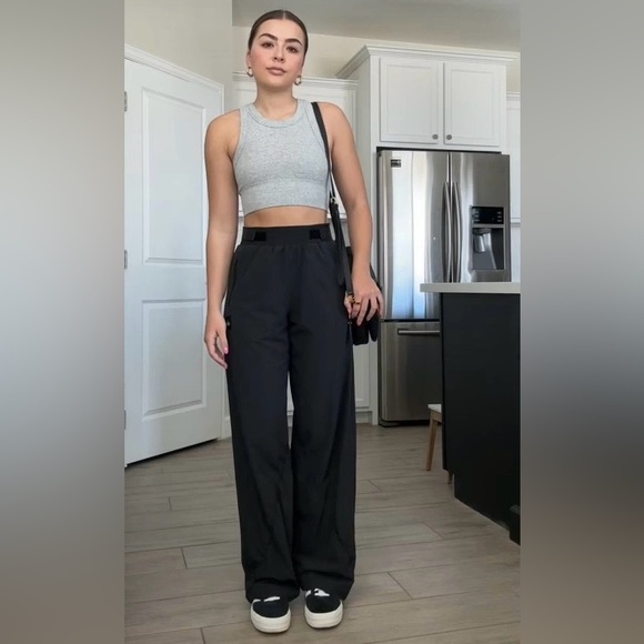 ALO Yoga High-Waist Elevation Trouser in Black